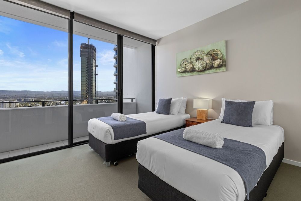 Ultra Broadbeach Apartment, 3 Bedrooms (Skyhome) 2