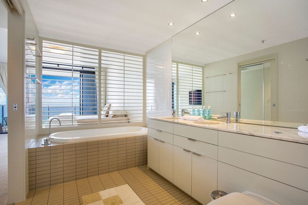 Ultra Broadbeach Apartment, 1 Queen Bed, Ocean View 7