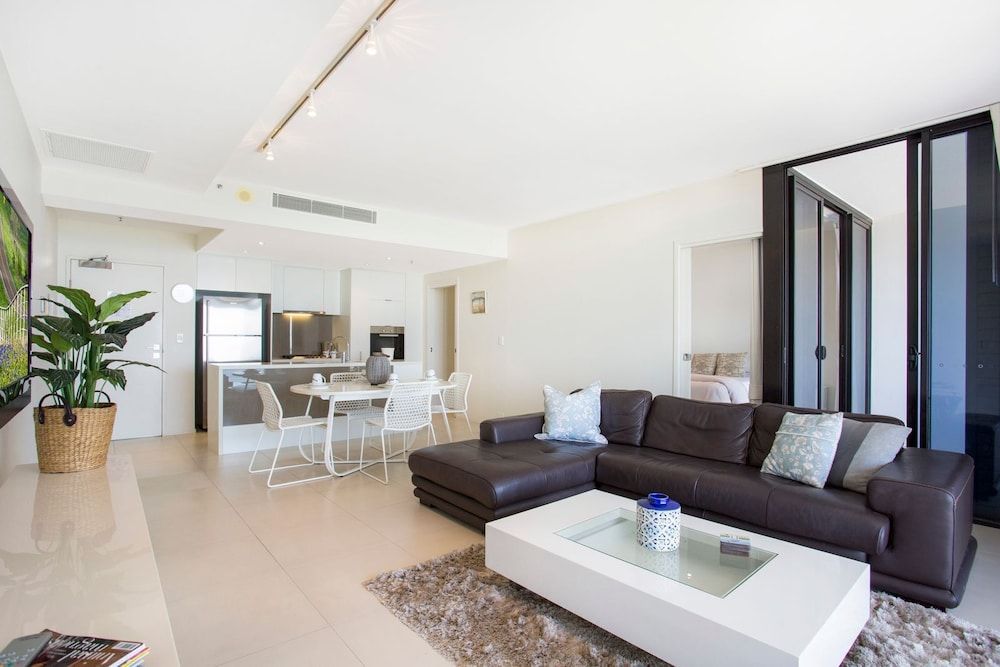 Ultra Broadbeach Apartment, 1 Queen Bed, Ocean View 9