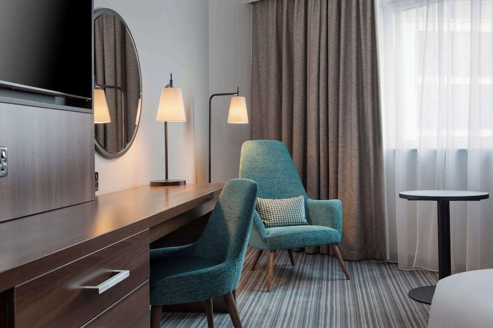 DoubleTree by Hilton London - Chelsea Room, 1 Double Bed 8