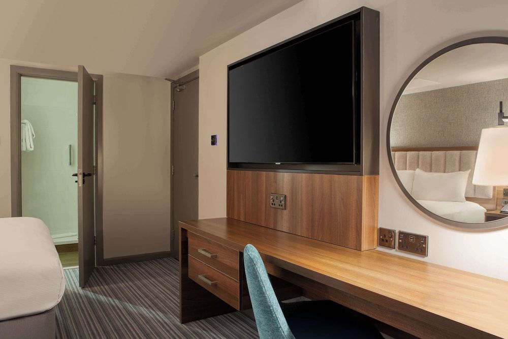 DoubleTree by Hilton London - Chelsea Room, 1 Double Bed 9