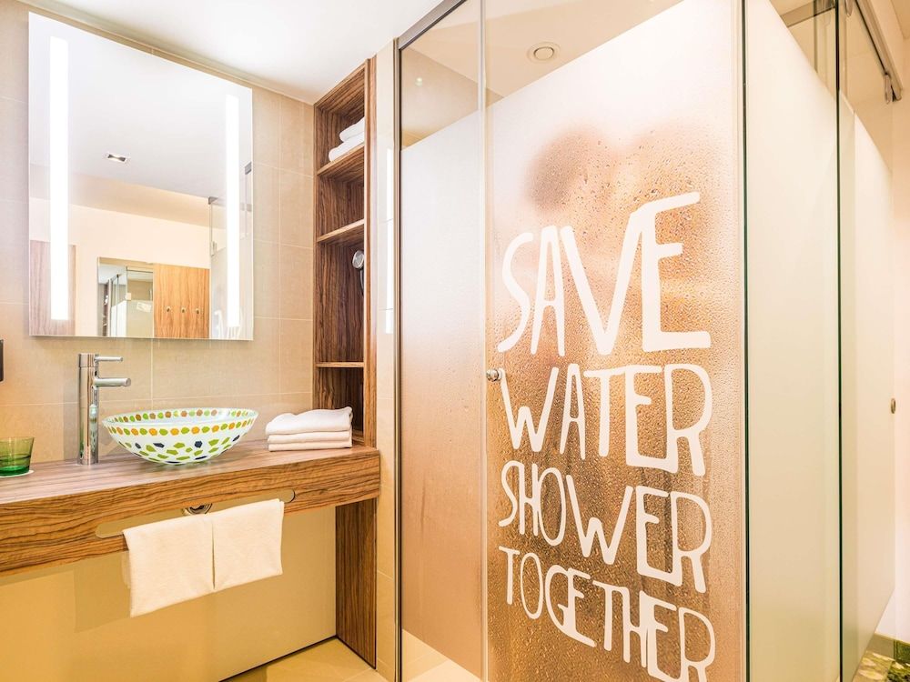 Ibis Styles Wien City Standard Double Room 4