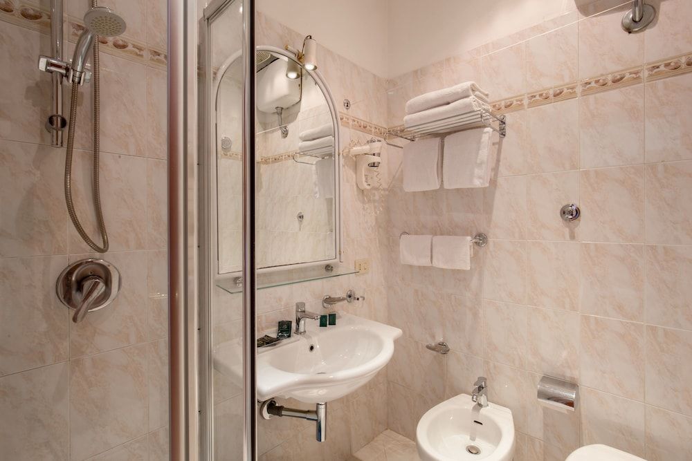 Hotel Sonya Triple Room 8