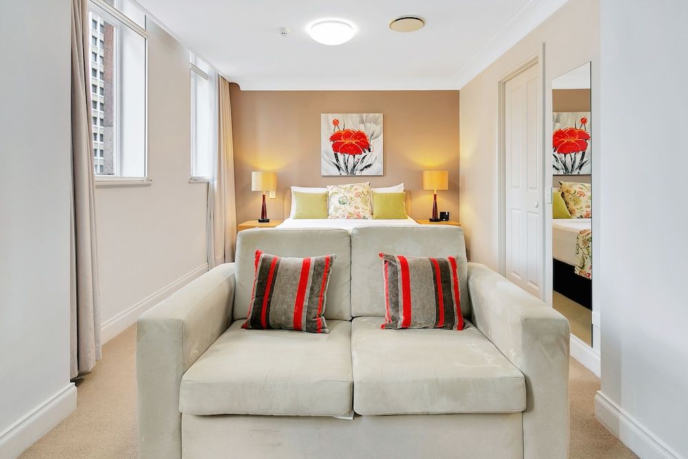 The Manor Apartment Hotel Queen Room 4