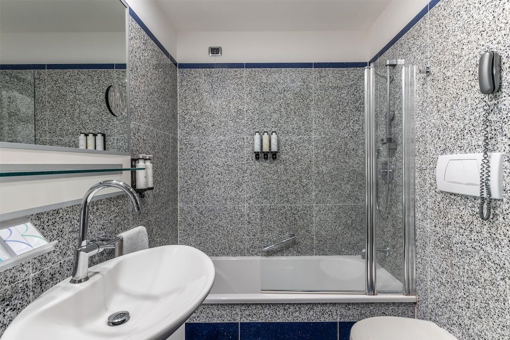 Best Western Plus Hotel Universo Standard Room, 1 Double Bed (Small Room;Bed is French Bed) 4