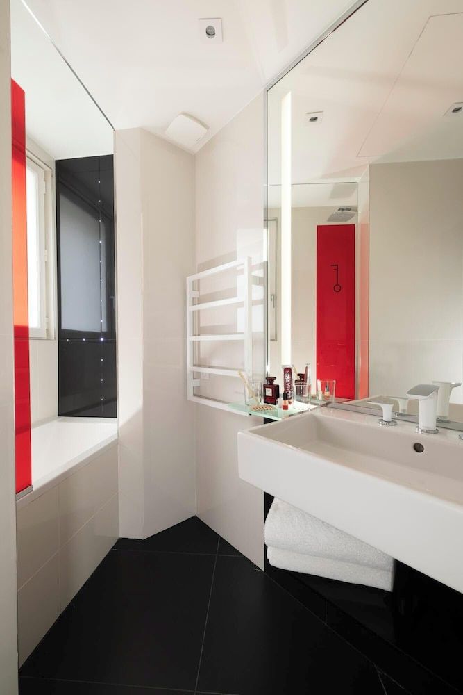 Félicien & SPA Classic Double Room, 1 Double or 2 Twin Beds 6