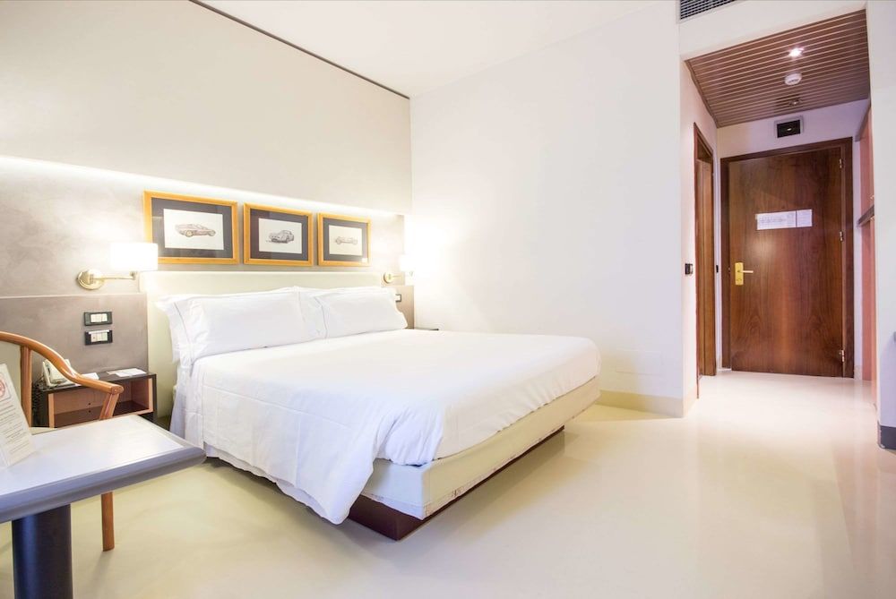 Best Western Hotel Modena District Comfort Room, 1 Queen Bed, Non Smoking 8