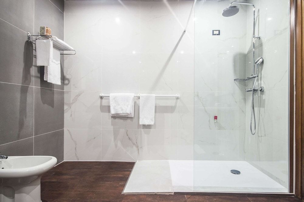 Best Western Hotel Modena District Comfort Room, 1 Queen Bed, Non Smoking 10