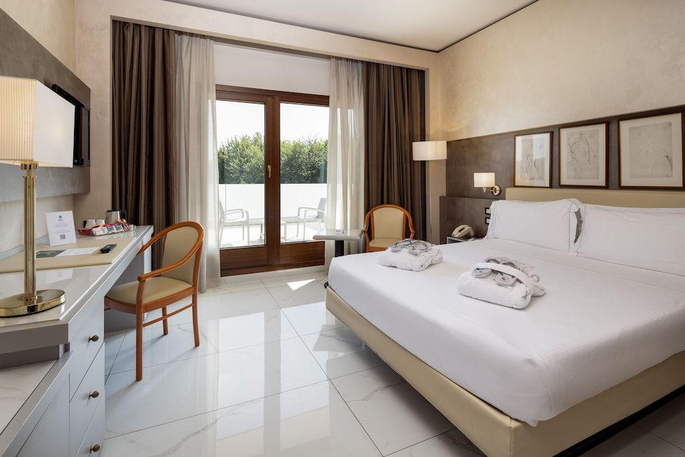 Best Western Hotel Modena District Comfort Room, 1 Queen Bed, Non Smoking 6