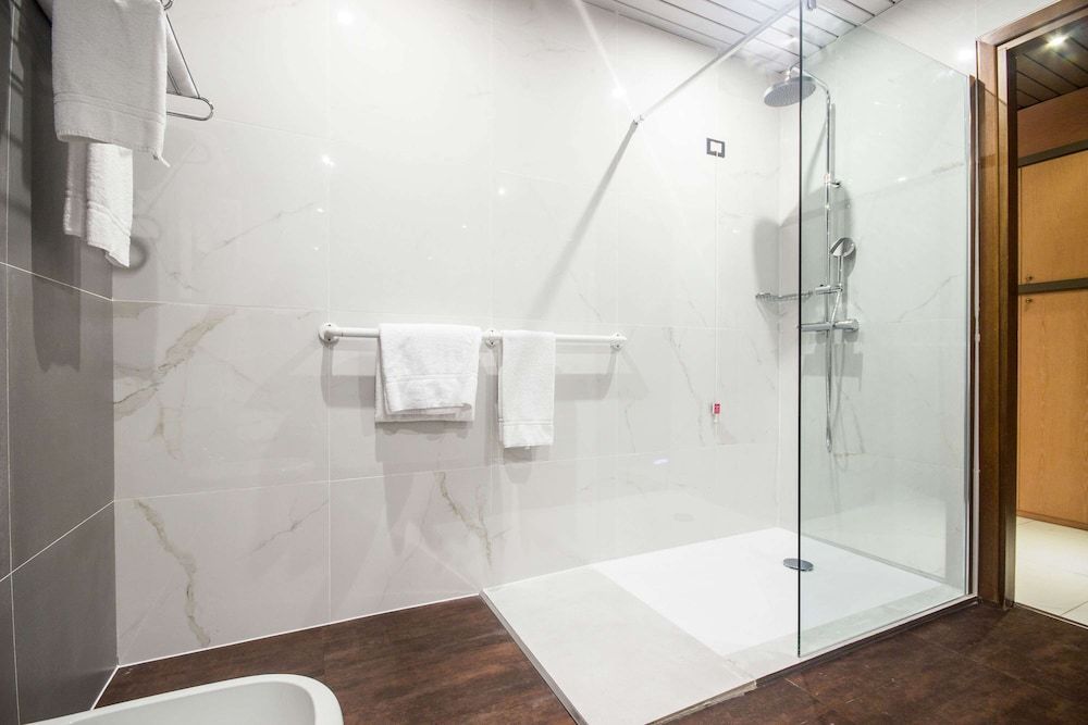 Best Western Hotel Modena District Comfort Room, 1 Queen Bed, Non Smoking 11