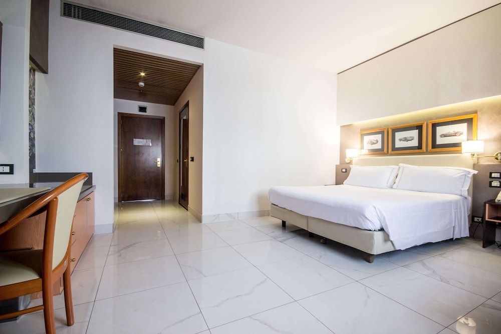 Best Western Hotel Modena District Comfort Room, 1 Queen Bed, Non Smoking 4