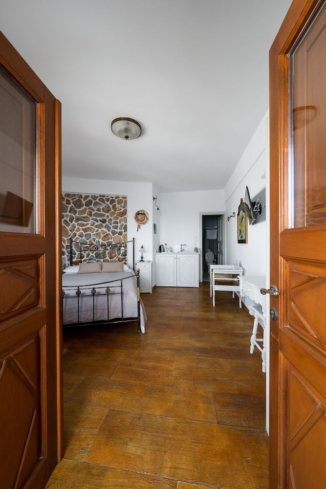 Smaro Studios Studio (Katerina Caldera view) 6