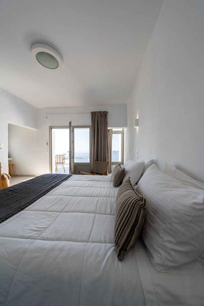 Smaro Studios Luxury Suite, 1 Bedroom, Hot Tub, Sea View 4