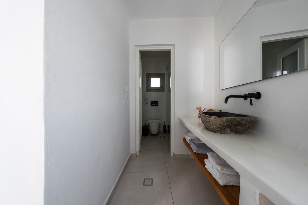 Smaro Studios Luxury Suite, 1 Bedroom, Hot Tub, Sea View 13