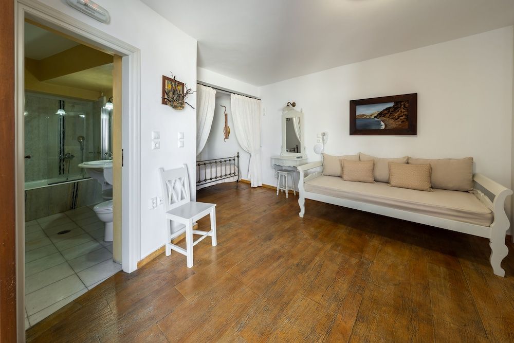 undefined Smaro Studios 8