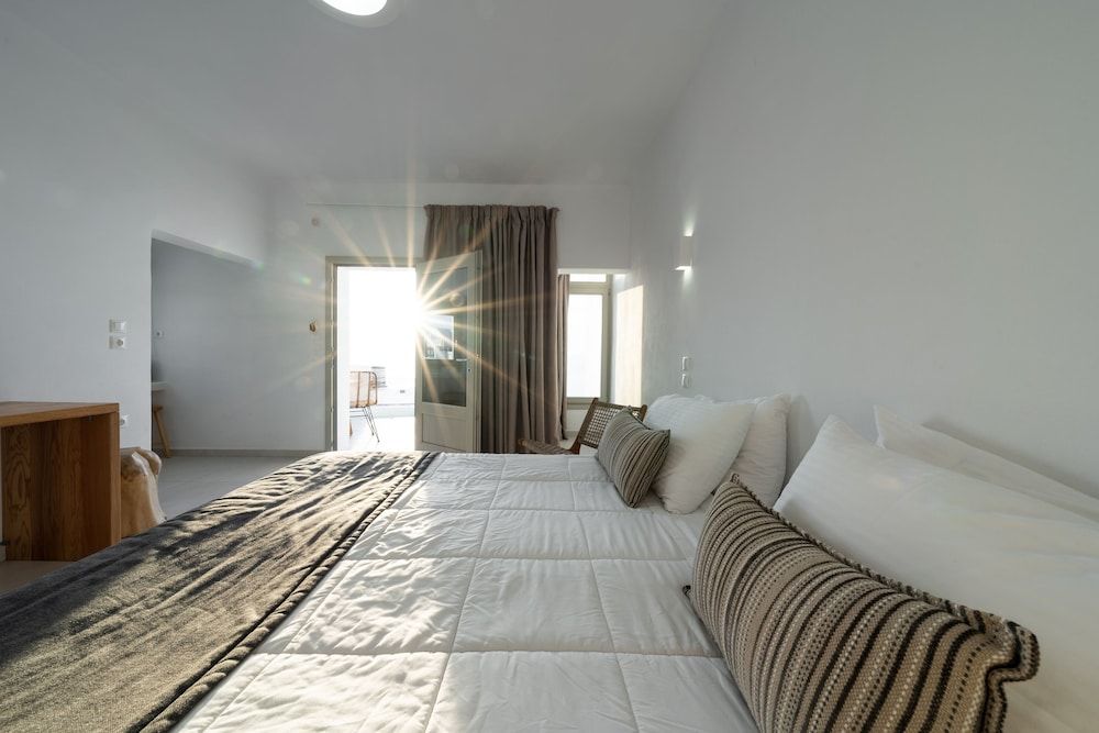 Smaro Studios Luxury Suite, 1 Bedroom, Hot Tub, Sea View 6