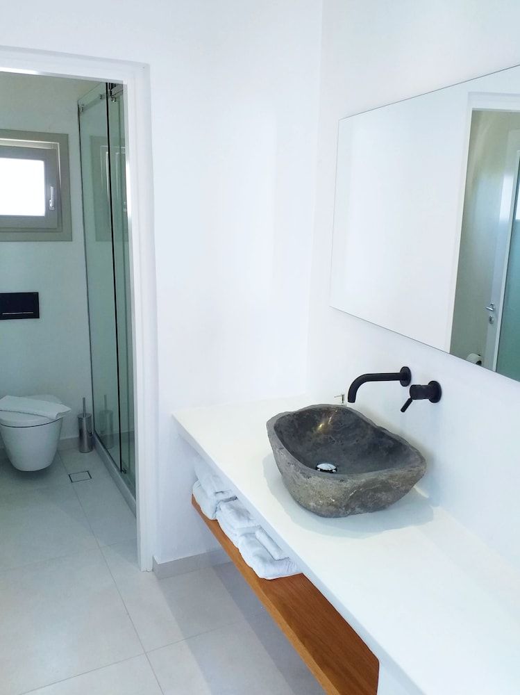 Smaro Studios Luxury Suite, 1 Bedroom, Hot Tub, Sea View 11