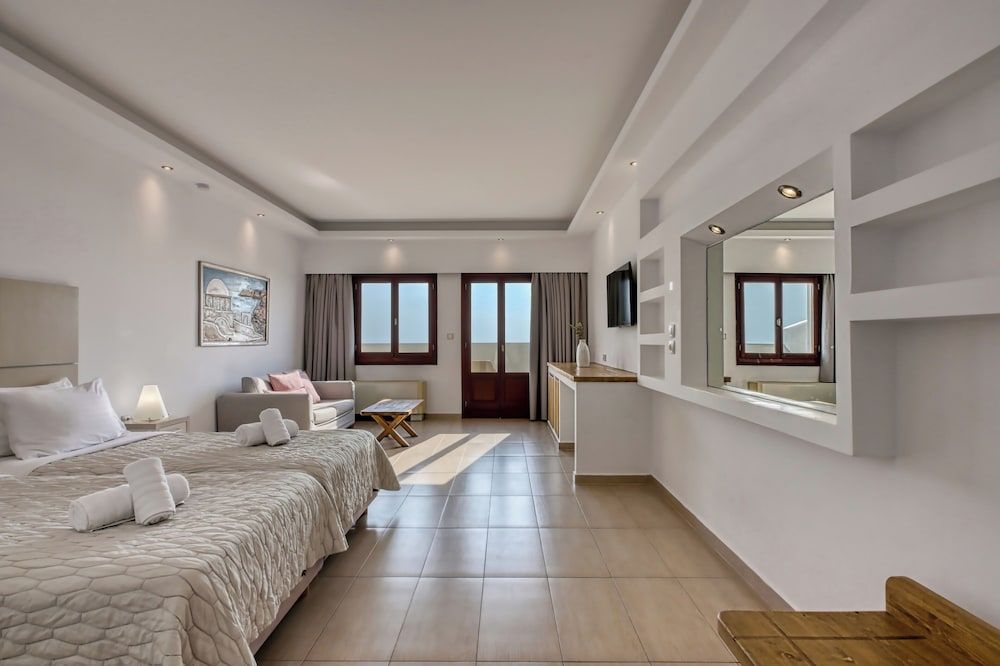 Splendour Hotel and Suites Superior Petite Suite Sea View 2