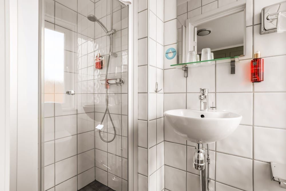 Comfort Hotel Linköping City Double Room (Compact) 4