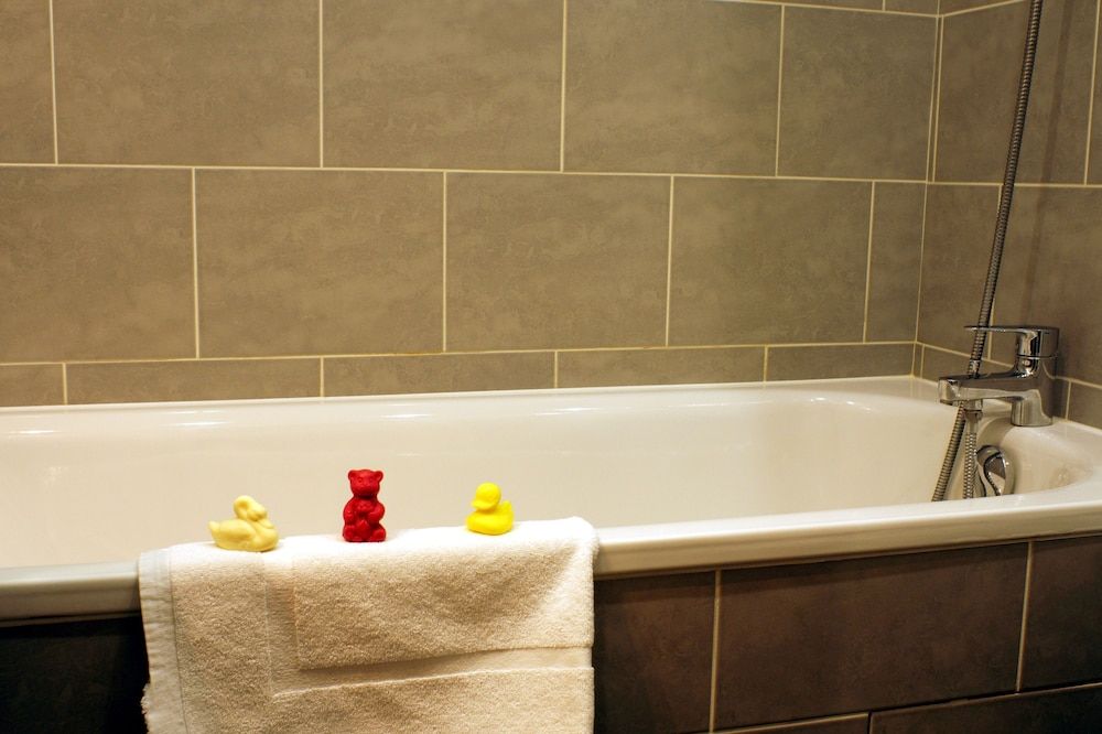 Deep Soaking Bathtub