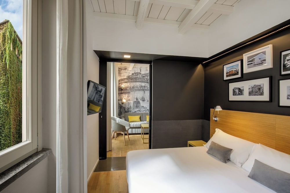 undefined Coronari Palace 4