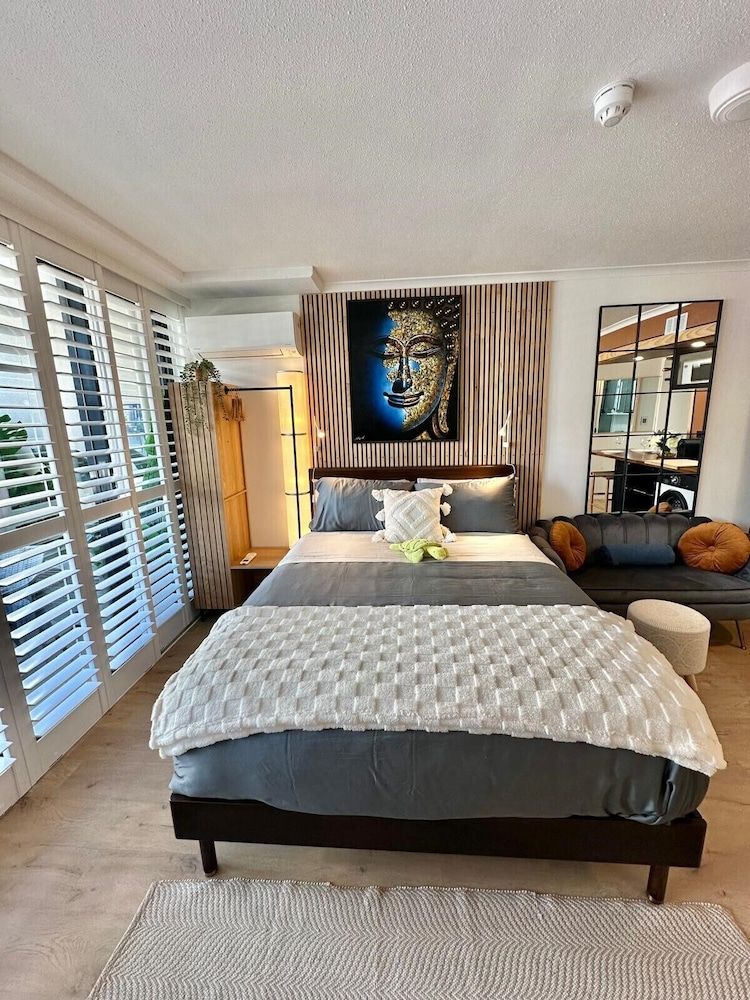 West End Central Apartments Deluxe Studio, 1 Queen Bed, City View