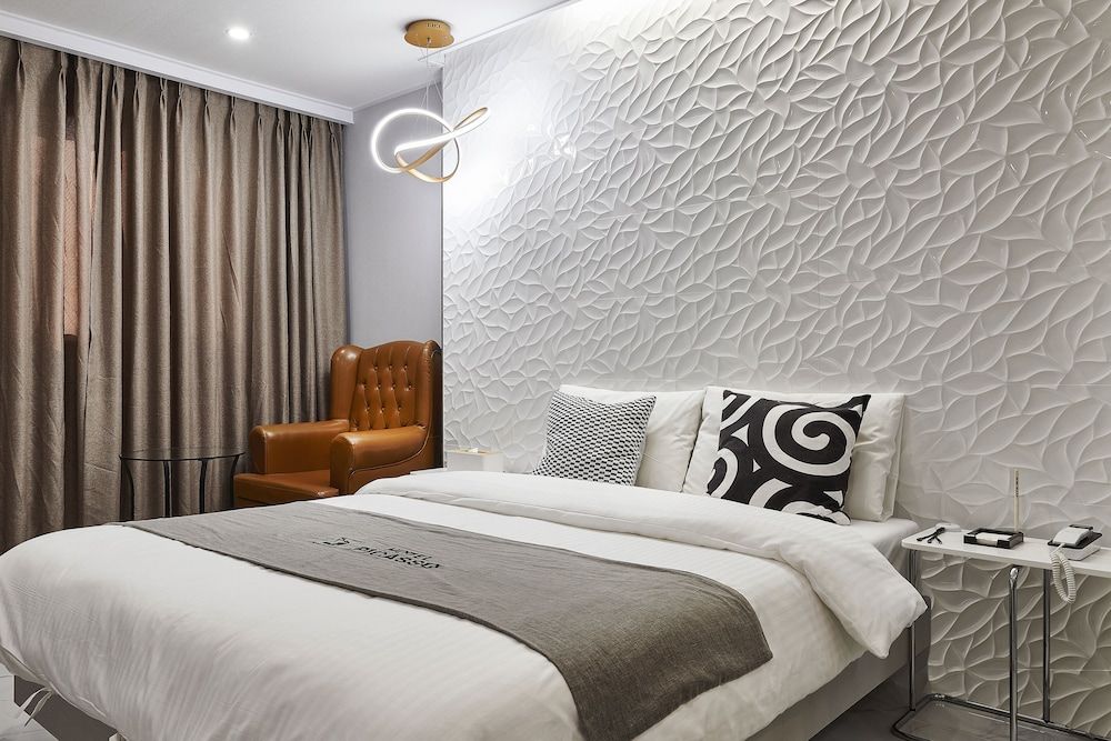 Picasso Hotel Premier Room (Deluxe) 4