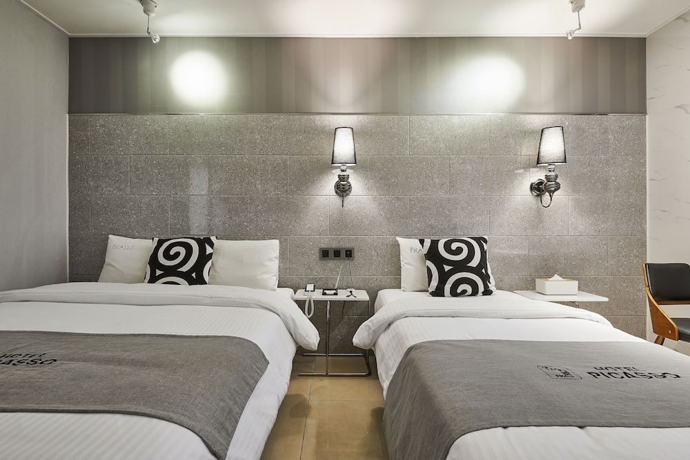 Picasso Hotel Premium Twin Room 3