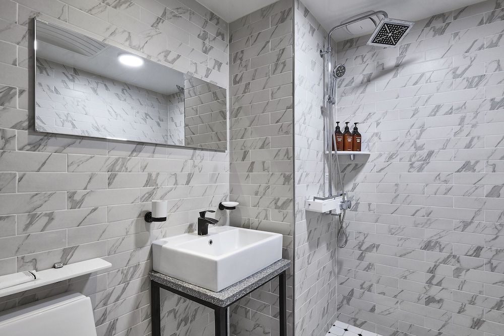 Picasso Hotel Premium Twin Room 6