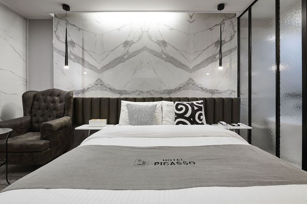 Picasso Hotel Premier Room (Deluxe) 2