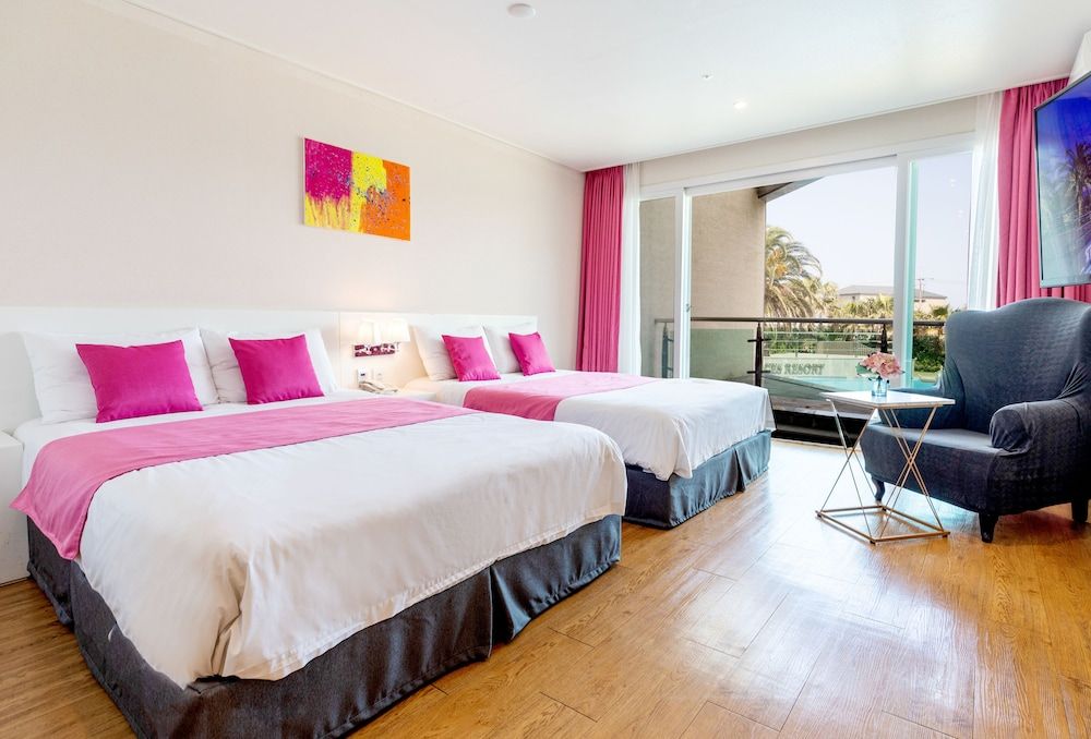 The Four Graces Resort Superior Twin Room, Garden View 2