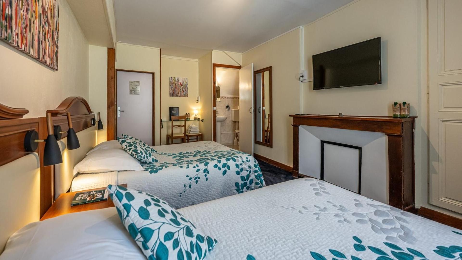 Logis Hotel Central Quadruple Room