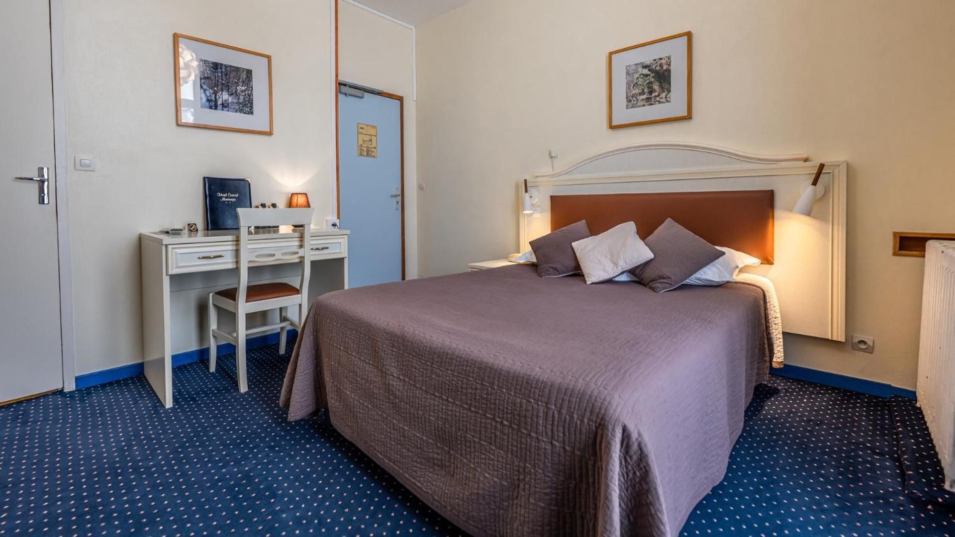 Logis Hotel Central Double Room 3