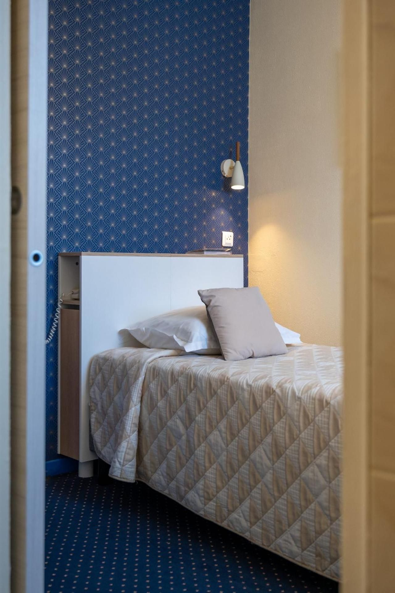 Logis Hotel Central Simple Room 2