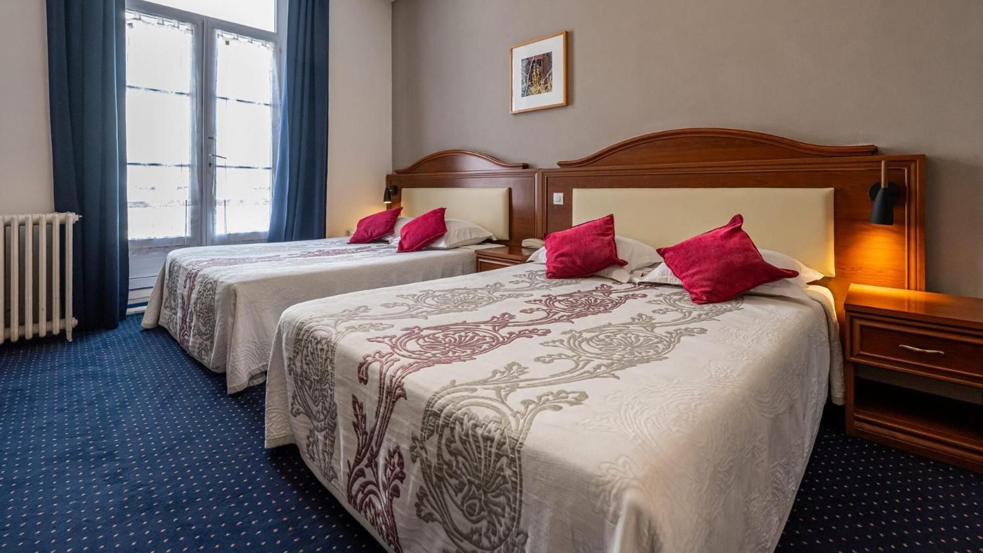 Logis Hotel Central Quadruple Room 2