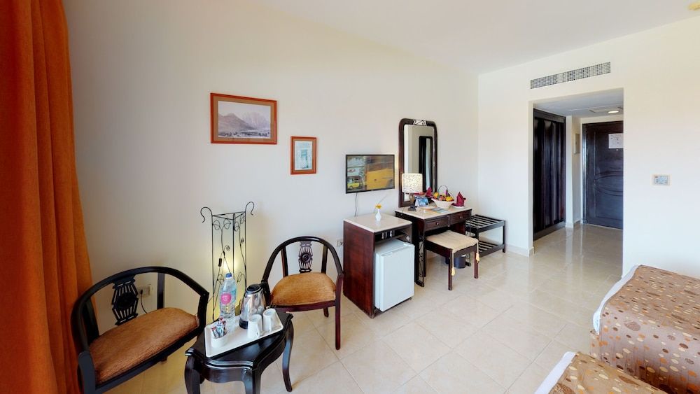 Wadi Lahmy Azur Resort Standard Room, Pool View 2