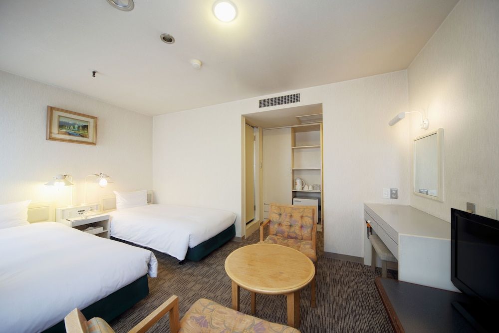 Twin Room, Smoking