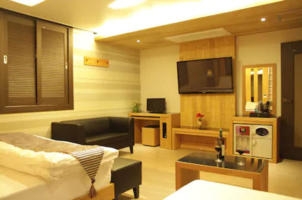 Goryeo Hotel Suite (Twin) 4