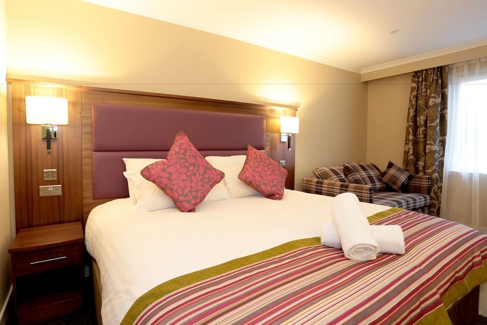 Woodlands Hotel, BW Signature Collection Family Room, 1 King Bed, Non Smoking (with Sofabed) 4