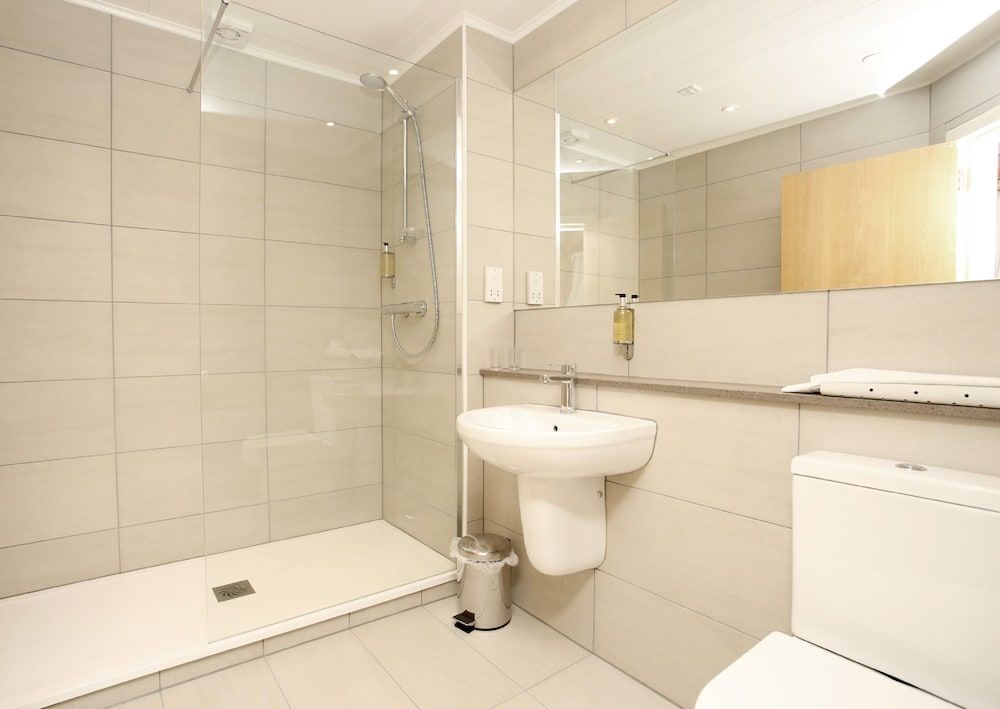 Woodlands Hotel, BW Signature Collection Family Room, 1 King Bed, Non Smoking (with Sofabed) 7