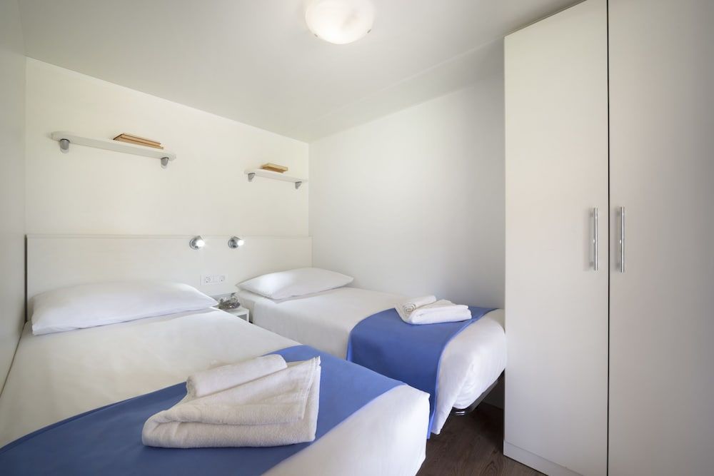 Standard Mobile Home, Terrace