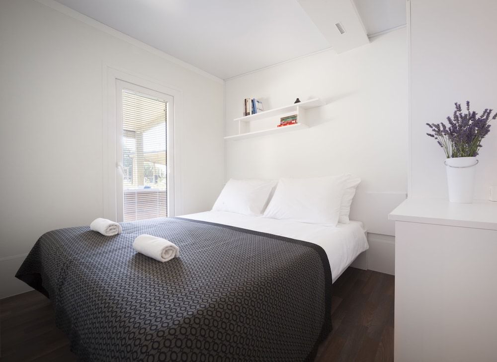 Deluxe Mobile Home, Terrace