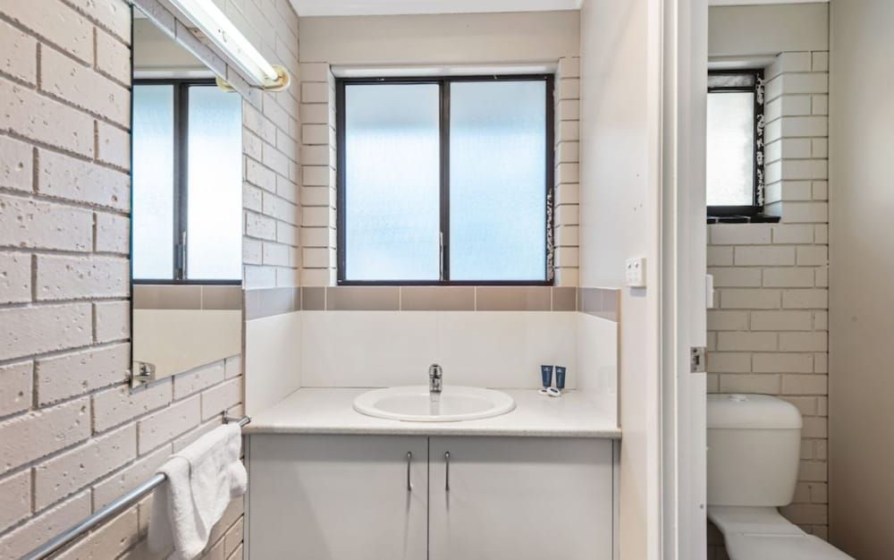 Discovery Parks - Warrnambool Standard Motel Room - Sleeps 2 2