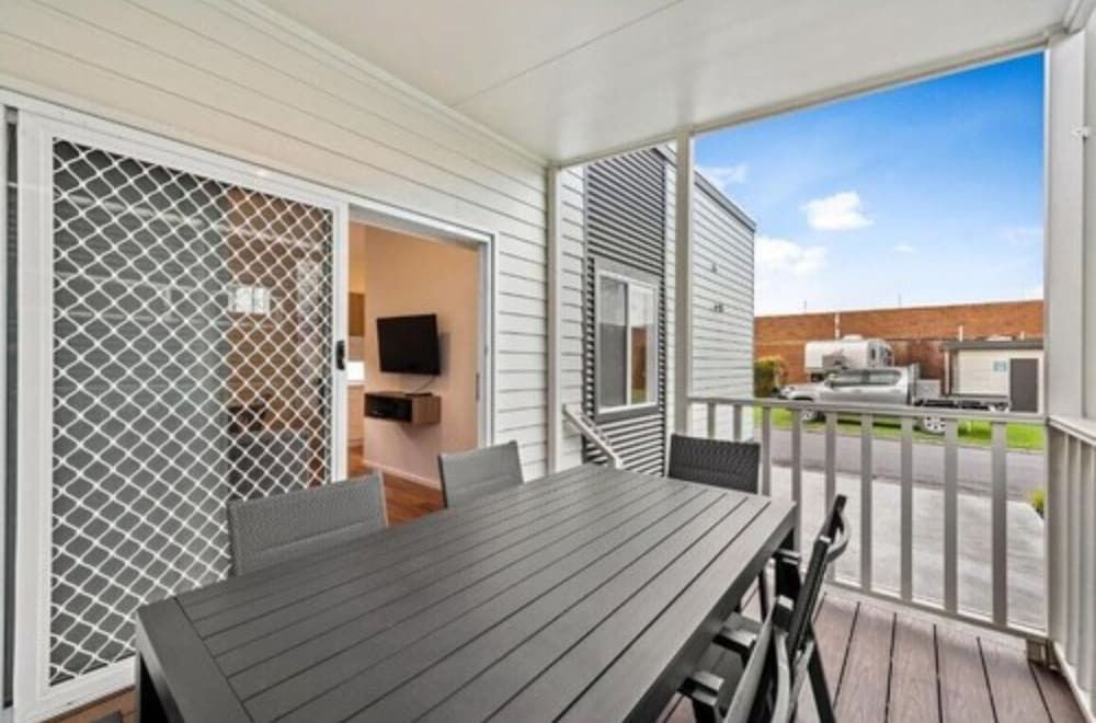 Discovery Parks - Warrnambool Deluxe 2 Bedrooms Cabin 3