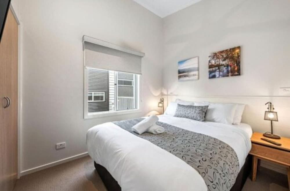 Discovery Parks - Warrnambool Deluxe 2 Bedrooms Cabin 2