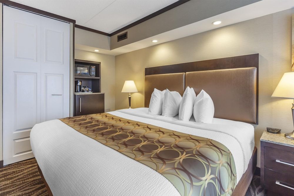 Best Western Wayside Inn Standard Room, 1 King Bed, Non Smoking, Refrigerator & Microwave 2