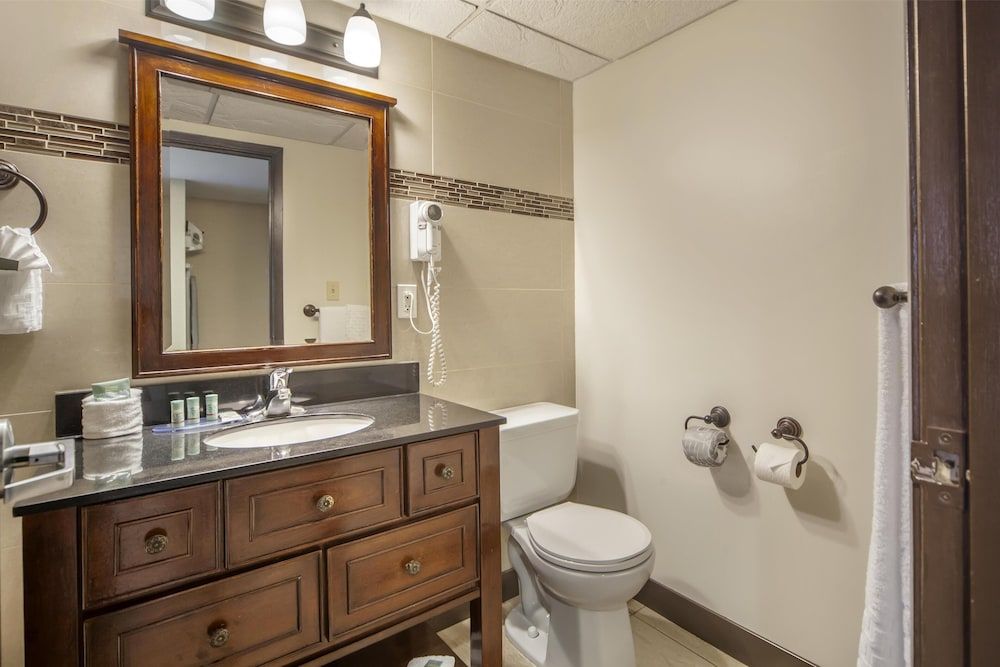 Best Western Wayside Inn Standard Room, 1 Queen Bed, Non Smoking, Refrigerator & Microwave 3