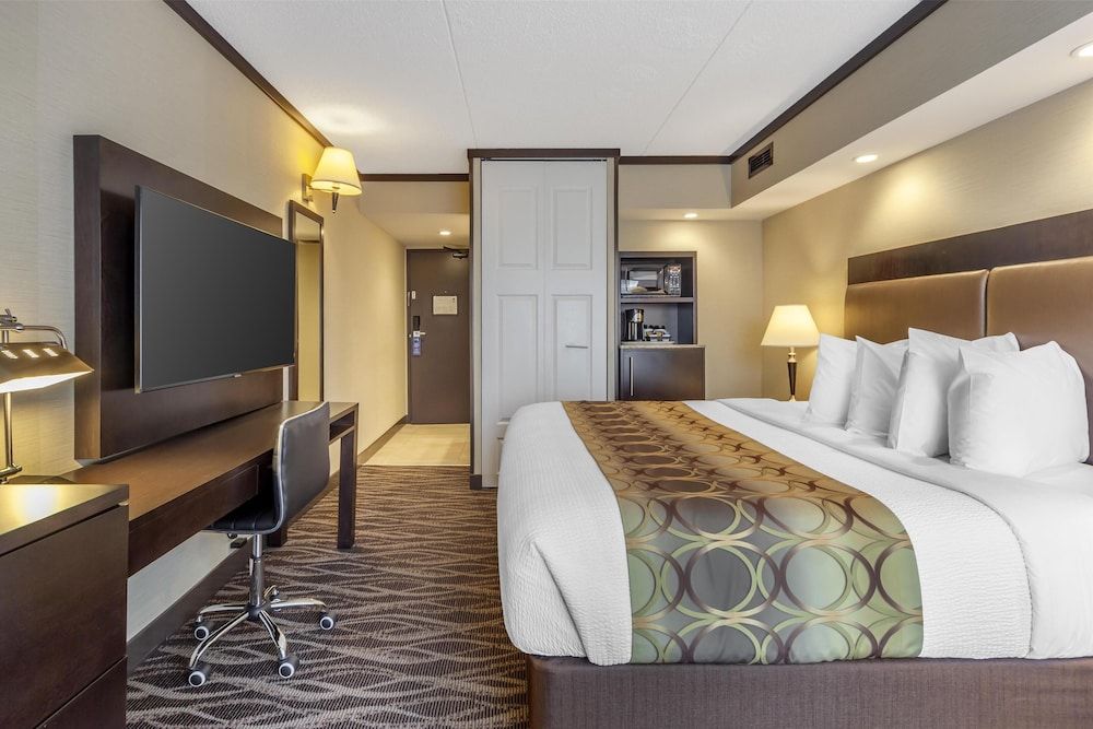 Best Western Wayside Inn Standard Room, 1 King Bed, Non Smoking, Refrigerator & Microwave 3