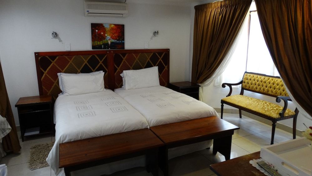 Sleepers Villa Executive Twin Room 3