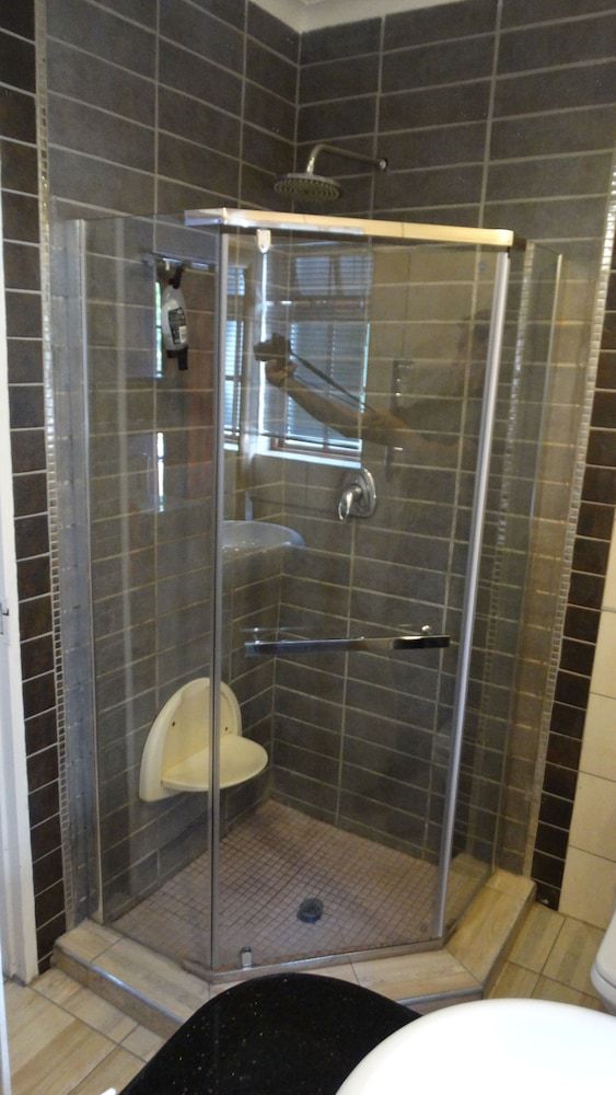 Sleepers Villa Executive Twin Room 9